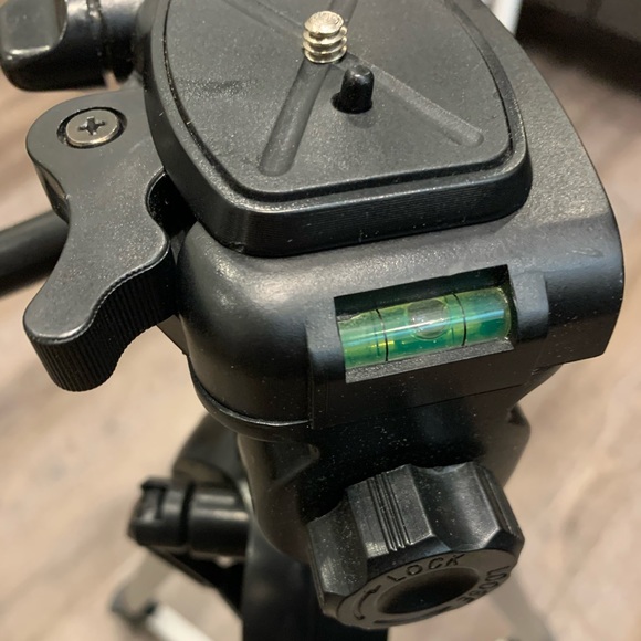 DigiPower TP-TR66 66in DSLR & Camcorder Tripod - Picture 4 of 5